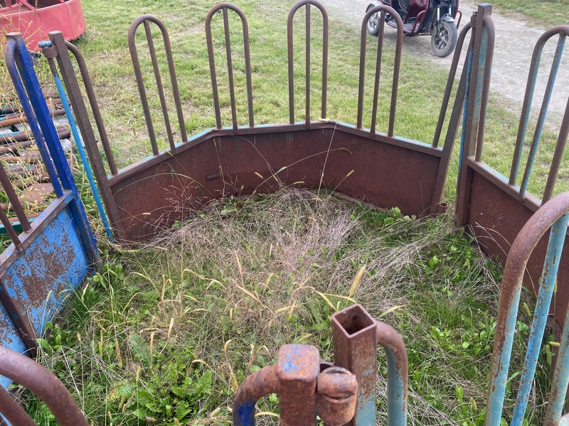 Hay/Forage/Livestock  Round Bale Feeder Photo
